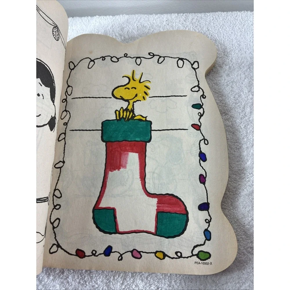 Peanuts Snoopy Christmas Holiday Fun Coloring & Activity Book.   2003